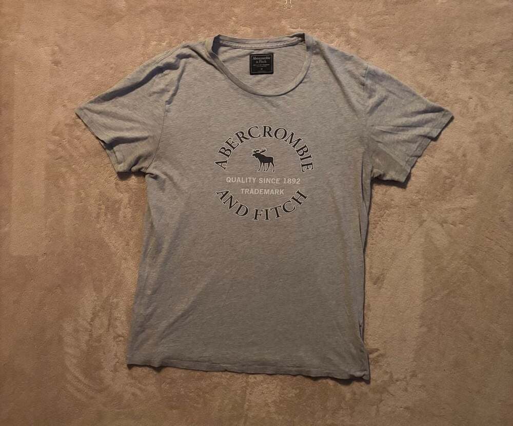 Abercrombie & Fitch Gray Short Sleeve Graphic T-Shirt with Moose Logo Size M